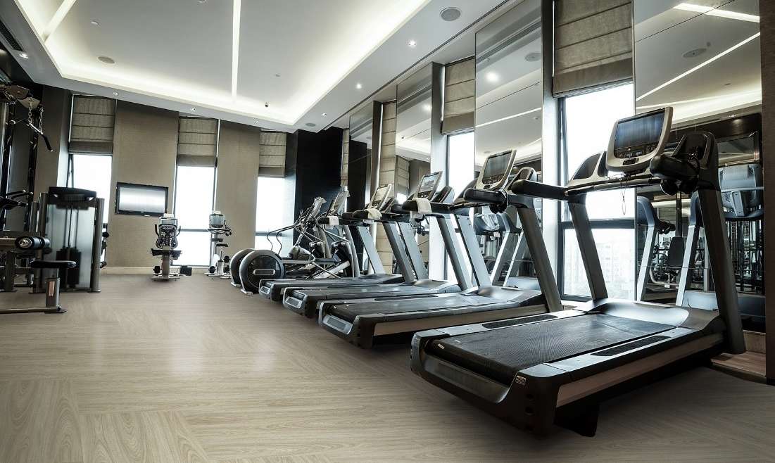 Pisos para gimnasios: conoce las ventajas del piso vinílico